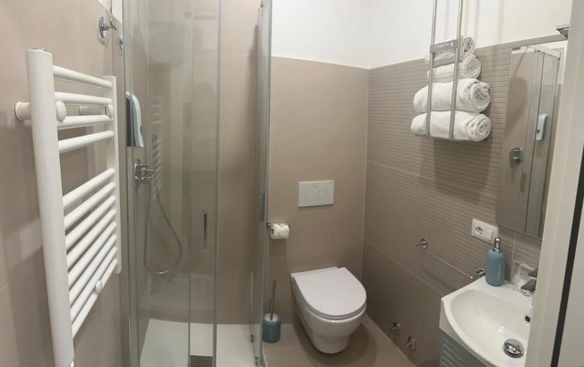 753 Roma Apartment